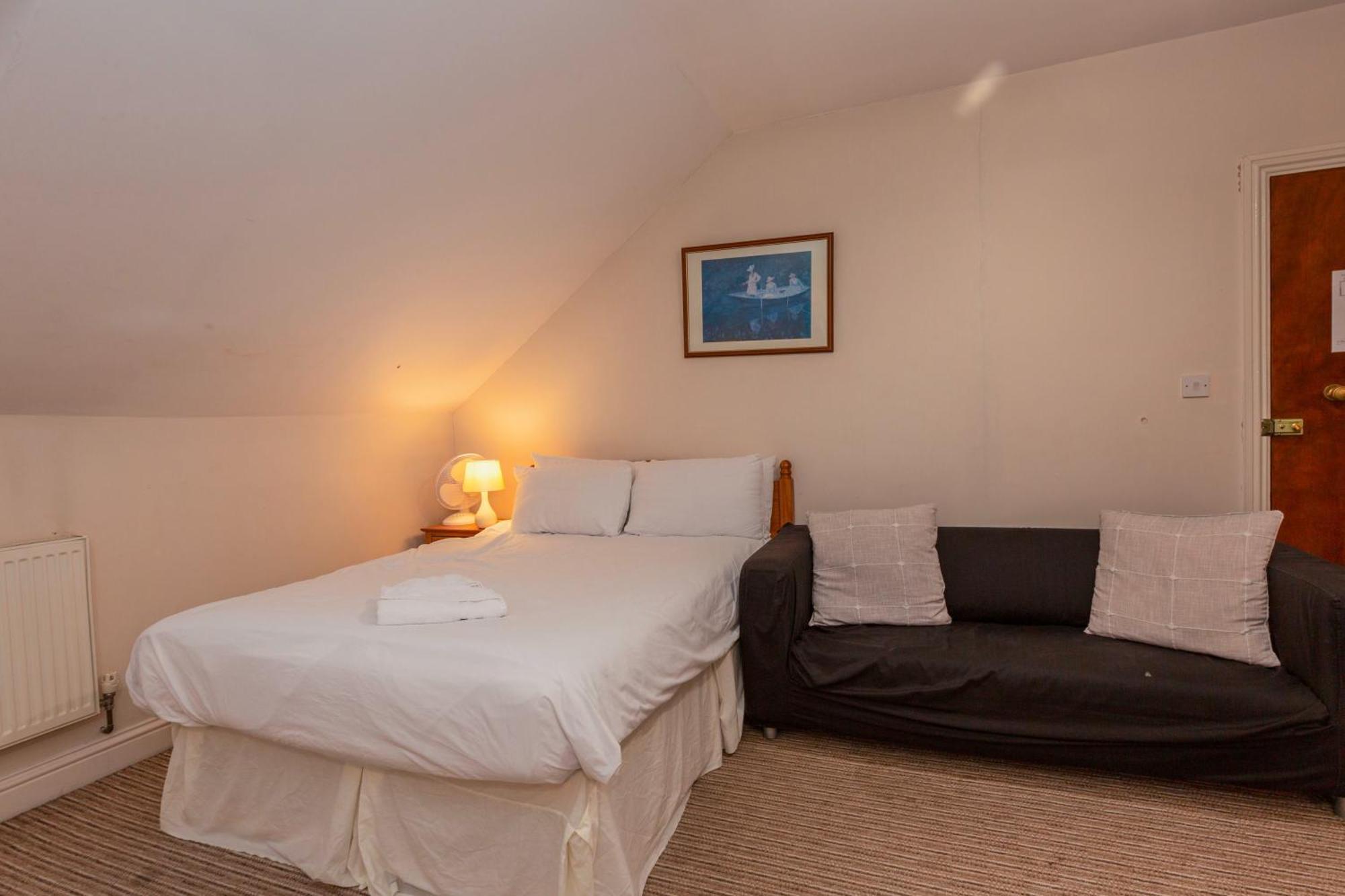 Ricky Road Guest House - Budget Watford  Exterior photo