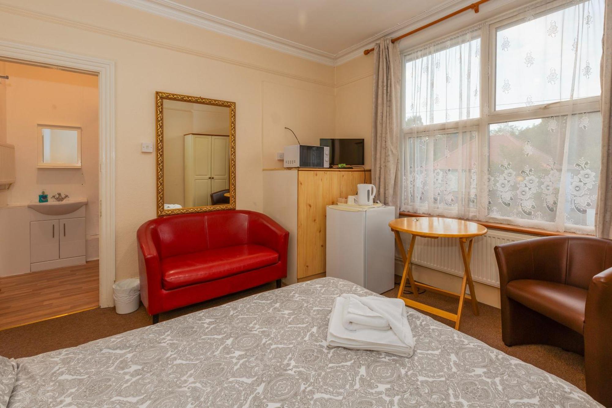 Ricky Road Guest House - Budget Watford  Exterior photo