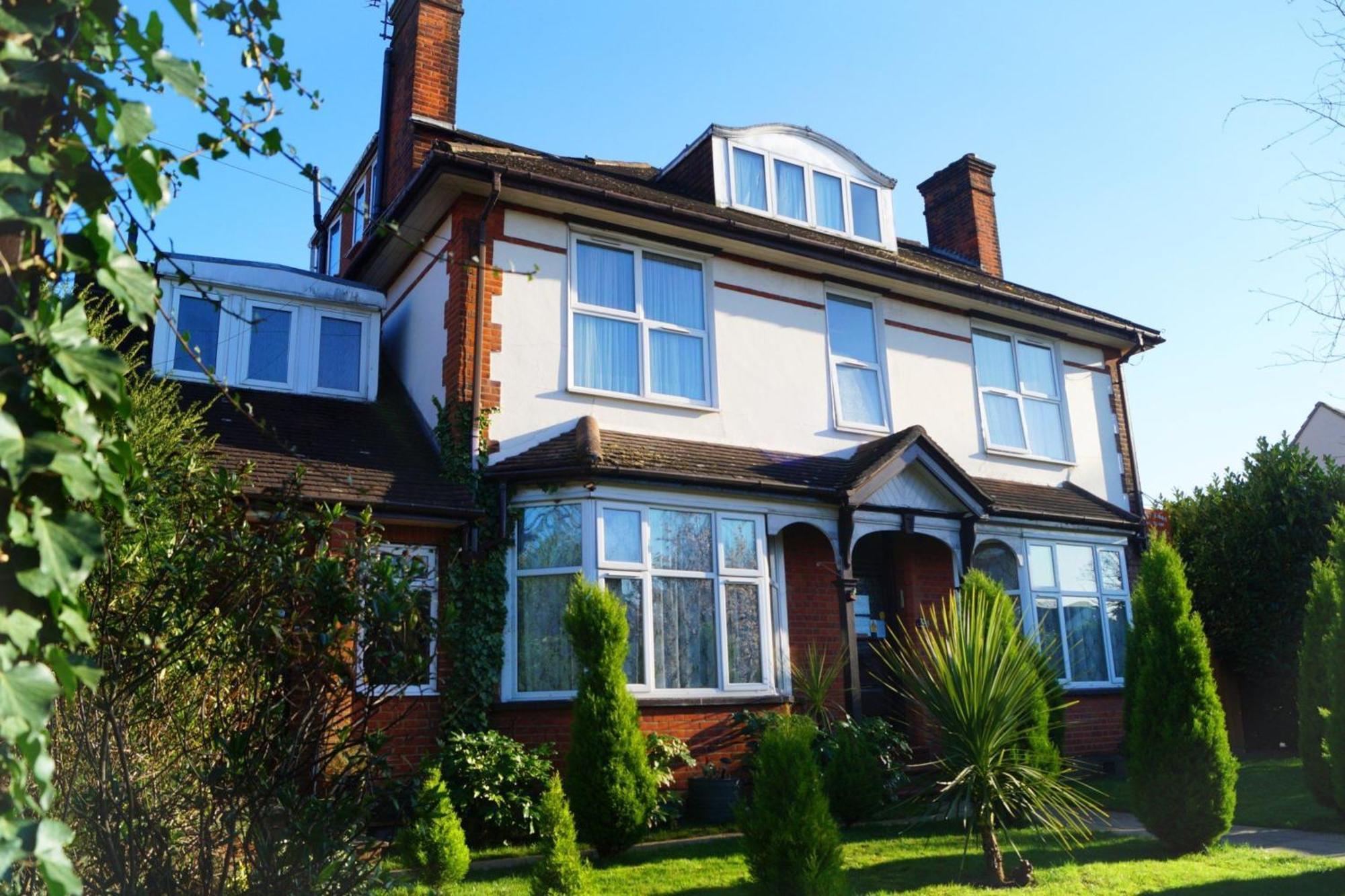 Ricky Road Guest House - Budget Watford  Exterior photo