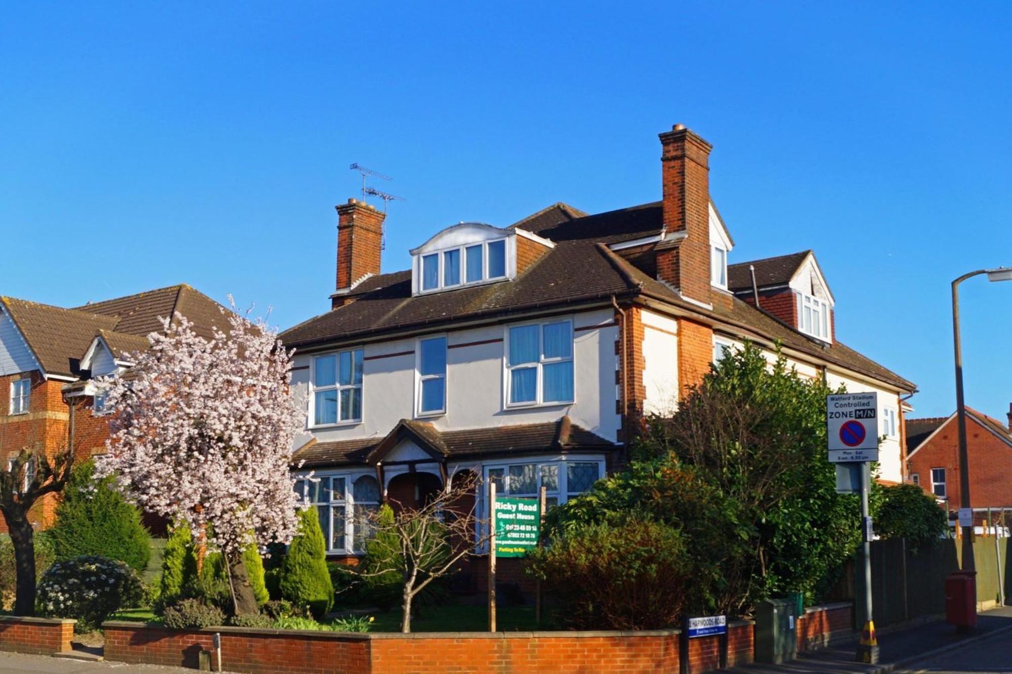 Ricky Road Guest House - Budget Watford  Exterior photo