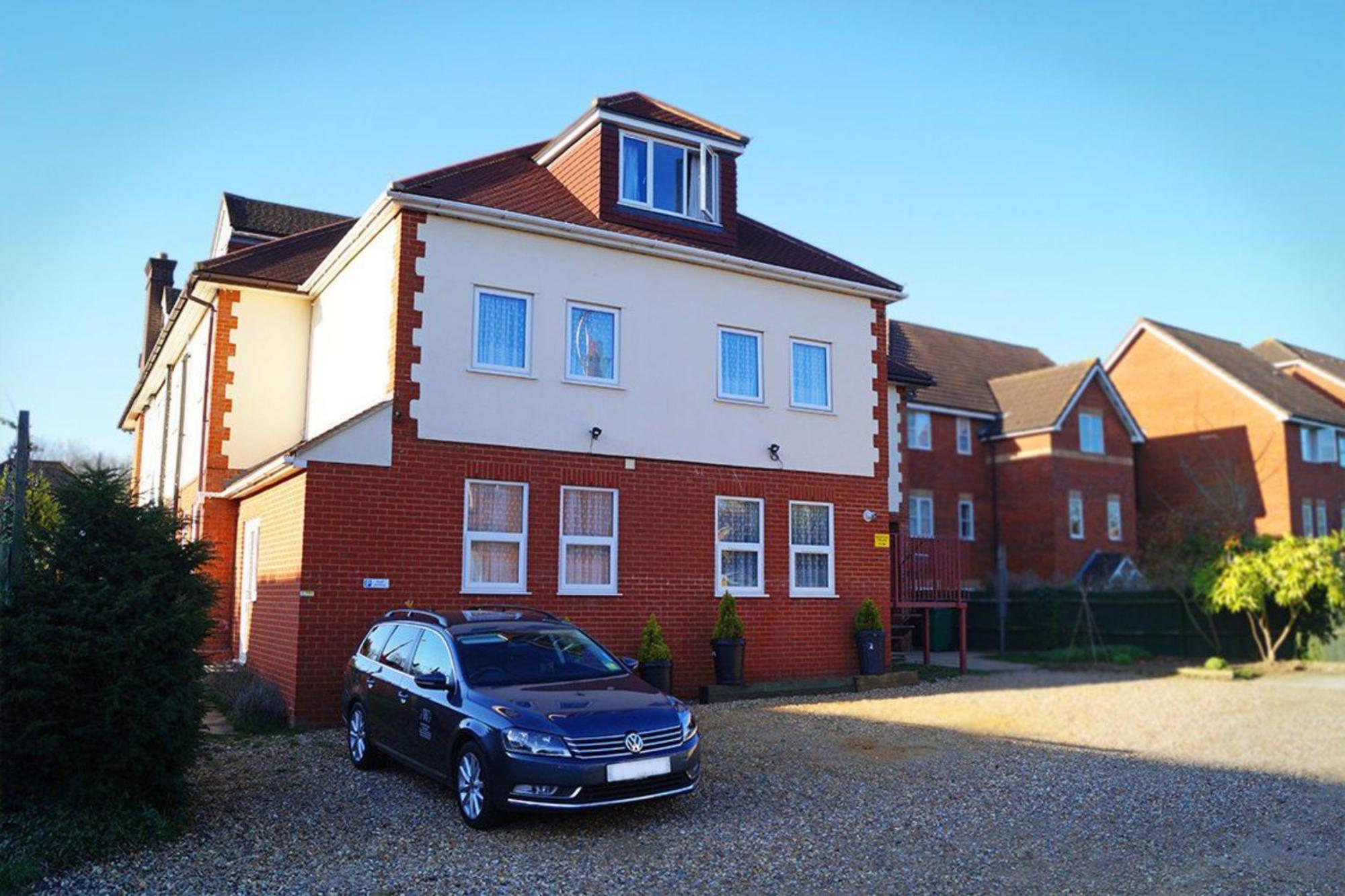 Ricky Road Guest House - Budget Watford  Exterior photo