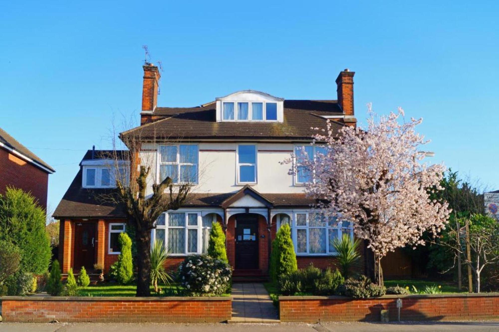 Ricky Road Guest House - Budget Watford  Exterior photo